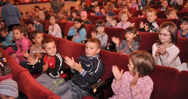 Stire din Cultură-Educație : Spectacol pentru copii. Șoricelul Kiți Kiț și pisicile parșive vă așteaptă la teatru