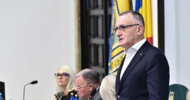 Stire din Cultură-Educație : Masă caldă pentru elevi . Sorin Cîmpeanu: „Este vorba de o creştere semnificativă a alocaţiei zilnice pentru hrană la 15 lei pe zi”
