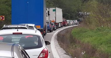 Stire din Eveniment : Sorin Grindeanu: Circulația pe Valea Oltului va fi închisă timp de o lună pe timpul zilei