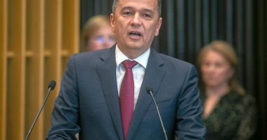 Stire din Politică-Administrație : Sorin Grindeanu: „Tot felul de ciumpalaci spun că PSD nu vrea reducerea indemnizațiilor”