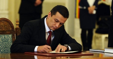 Stire din Politică-Administrație : PREMIERUL GRINDEANU: "NU-MI DAU DEMISIA!"