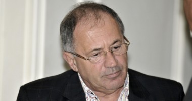 Stire din Politică-Administrație : Senatorii, de acord să lucreze în plen trei zile pe săptămână