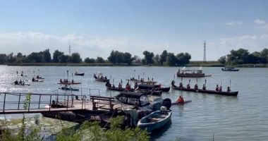 Stire din Social : Peste 100 de persoane au vâslit pe traseul “Delta lui Ivan”