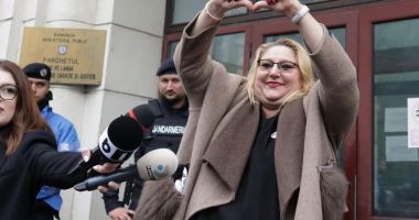Stire din Eveniment : Diana Şoşoacă, chemată pentru audieri la Parchetul General. Ce acuzații i se aduc