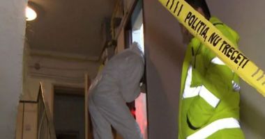 Stire din Eveniment : Soţ şi soţie, găsiţi morţi într-o locuință. Femeia ar fi fost înjunghiată în urma unui conflict