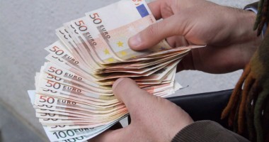 Spații comerciale închiriate pe șpăgi grele, la Eforie!