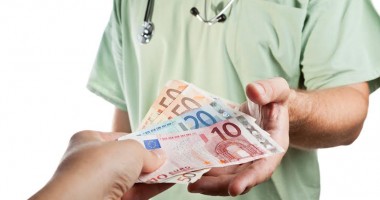 Stire din Cetățenești : Șpagă pentru lene…