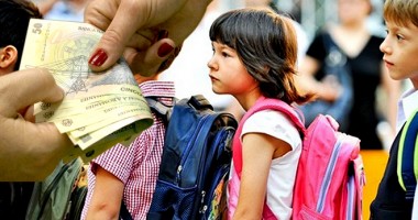 Stire din Cultură-Educație : Dezbaterea zilei: ȚI S-AU CERUT BANI LA ȘCOALA COPILULUI TĂU?