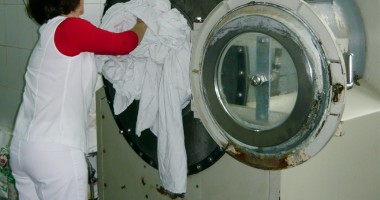 Stire din Sănătate : Lenjeria de spital, spălată  de o firmă privată
