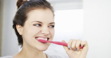 Periajul dinților trebuie să dureze cel puțin două minute