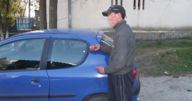 Spărgător de mașini, prins în flagrant de un jandarm aflat în timpul liber