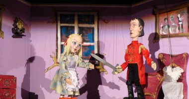 Stire din Cultură-Educație : Patru actori și 15 păpuși în musicalul pentru copii "Spărgătorul de nuci"