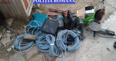 Spargeri cu cagule în Constanța. Mascații au descins la locuințele suspecților - 4