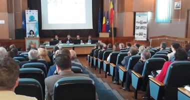 Stire din Social : Specialiști din 10 țări, prezenți la Academia "Mircea cel Bătrân", la expoziția de tehnică navală