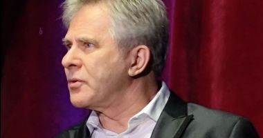 Stire din Cultură-Educație : One man show marca Doru Octavian Dumitru, de Ziua Femeii, pe scena Casei de Cultură Constanța