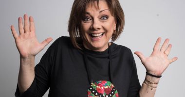 Stire din Cultură-Educație : Vreți să aflați cum arată viața în nuanțe  de negru,  alb și gri?