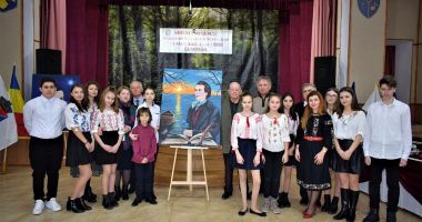 Stire din Cultură-Educație : Poetul Mihai Eminescu, omagiat la Cumpăna