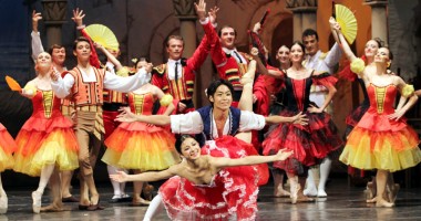 Stire din Cultură-Educație : Invitați celebri pe scena Teatrului "Oleg Danovski"