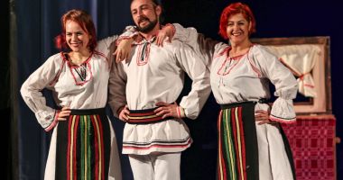 Stire din Cultură-Educație : Copiii sunt așteptați pe scenă de „Fata babei și fata moșneagului”