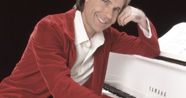Stire din Cultură-Educație : Richard Clayderman cântă, în luna Mărțișorului, la Constanța