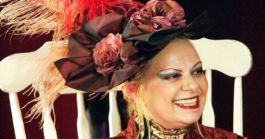 Stire din Cultură-Educație : Teatrul de Stat din Constanța joacă "Desculț în parc"