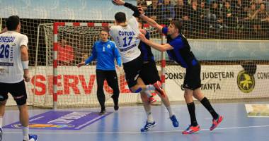 Spectacol dramatic! HCM a debutat cu o remiză în grupele Cupei EHF - 8