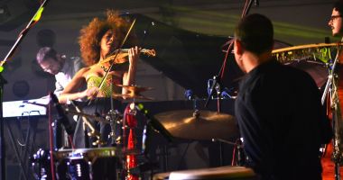 Stire din Cultură-Educație : Spectacol în Piața "Ovidiu". "Mozayek Band" vă invită la jazz