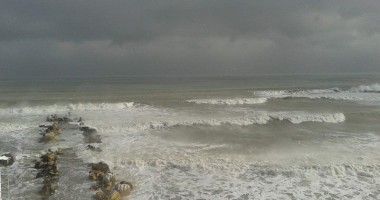 Imagini spectaculoase: Marea Neagră  a înghițit plaja de la Eforie - 2