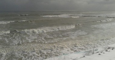 Imagini spectaculoase: Marea Neagră  a înghițit plaja de la Eforie - 5