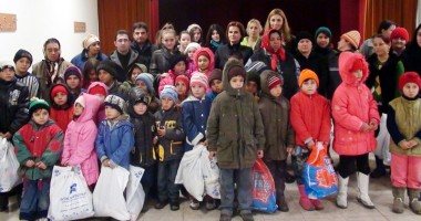 Stire din Cultură-Educație : Școala Spectrum i-a ajutat pe copiii săraci de la Pecineaga