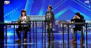 Stire din Monden : Finala "Românii au talent" / Trupa Speed Cubing a câștigat marele premiu de 120.000 de euro