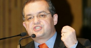 Stire din Politică-Administrație : "Speram ca după Elena Băsescu și doamnele Ponta sau Vălean să se retragă de pe listele pentru PE"