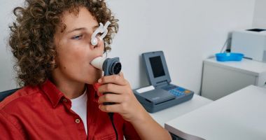 Stire din Sănătate : Spirometria, testul recomandat pentru a verifica starea de sănătate a plămânilor