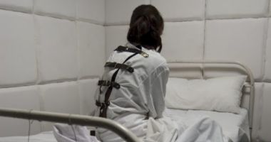 Stire din Eveniment : Descinderi la un spital de psihiatrie. Angajații, audiați pentru pedepse cu electroșocuri și bătăi crâncene