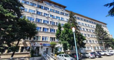 Stire din Eveniment : O fetiţă de 3 ani a murit la spital, unde fusese adusă cu suspiciunea că ar fi luat medicamentele surorii ei