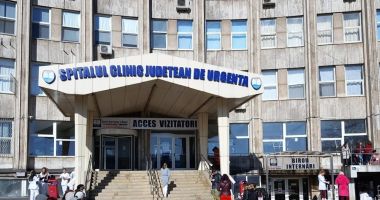 Stire din Social : Ce le-ați dat de mâncare? Vacanţă ratată de la o toxiinfecţie alimentară, în staţiunea Mamaia. Iată ce au păţit turiştii