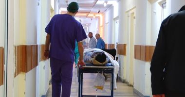 Stire din Eveniment : Bărbat aflat în stare critică la spital, după ce a fost înjunghiat de soţie; femeia - arestată preventiv