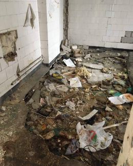 În "jungla" de la Spitalul Municipal s-a intrat cu excavatorul. Ce soartă va avea terenul - 3