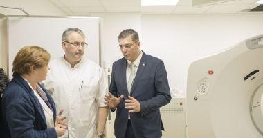 Stire din Politică-Administrație : Președintele CJC, Horia Țuțuianu, dă asigurări că Radioterapia se redeschide în aprilie