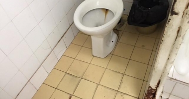 GALERIE FOTO ȘOCANTĂ din Spitalul Județean Constanța. E JALE! Grupuri sanitare infecte, paturi rupte, condiții mizere... - 4