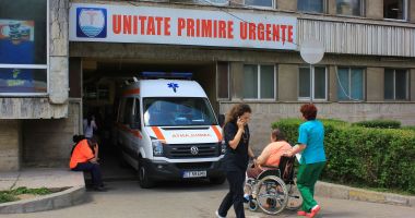 Stire din Social : Spitalul de Urgență geme de bolnavi. "Ce mă interesează pe mine că altul a ajuns cu Ambulanța?"