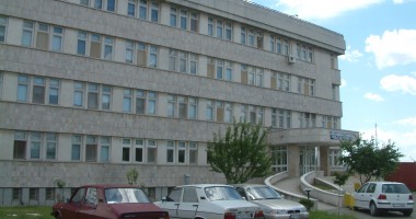 Stire din Sănătate : Protest la Spitalul CFR. Agenții de pază au blocat ușile pentru că nu și-au primit salariile