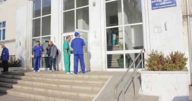 Dezastru la Spitalul CF Port. Bolnavii vin cu sacoșa de medicamente și mâncare de acasă - 3