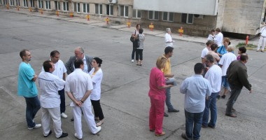 Stire din Sănătate : Medicii amenință cu blocarea sistemului