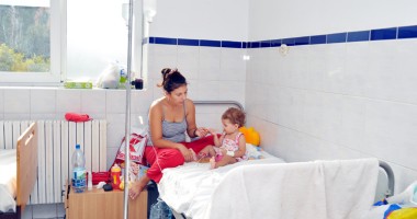 Stire din Sănătate : Atenție la alimentația copiilor!  Orice greșeală îi poate băga în spital
