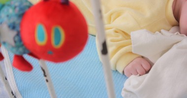 Stire din Sănătate : Copii bolnavi, abandonați în suferință pe paturile de spital