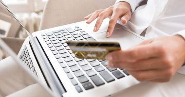 Stire din Social : Aveți amenzi de plătit? O puteți face și fără să stați la cozi