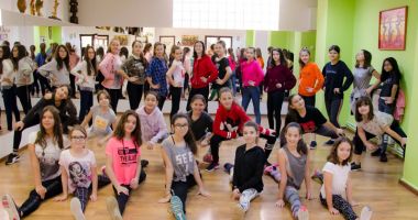 Stire din Sport : Sport și eleganță! Descoperă pasiunea pentru dans a copilului tău