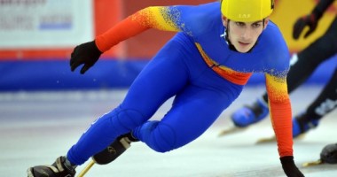 Stire din Sport : FOTE / Emil Imre a câștigat medalia de aur la short track 1.000 metri