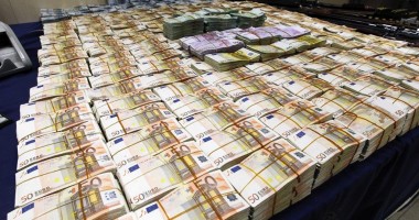 Stire din Sport Internațional : Ofertă de 300 de milioane de euro pentru preluarea a 51 la sută din acțiunile clubului AC Milan